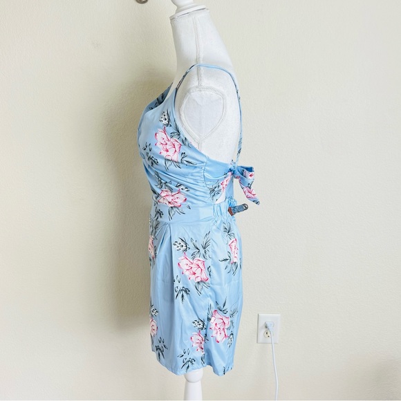 Hello Molly Like You Would Blue Floral Front Twist Knot Keyhole Tie Romper - Picture 3 of 16
